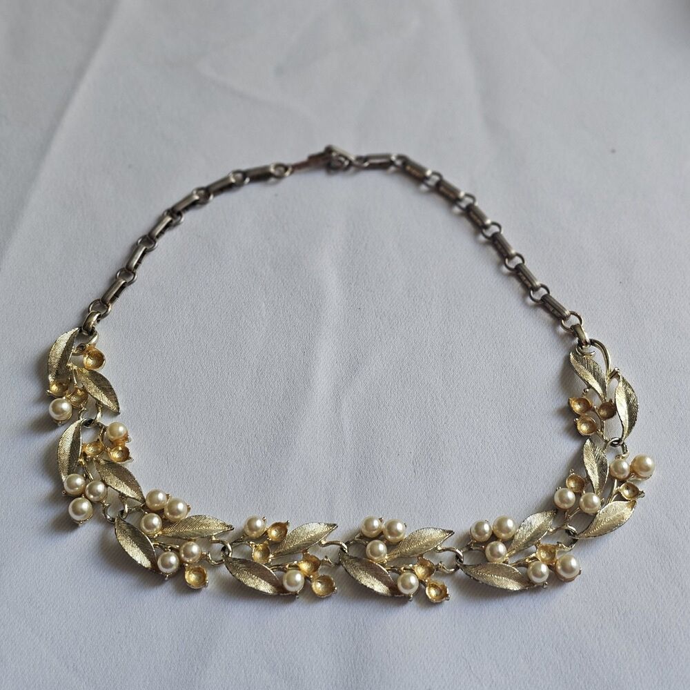 Vintage Lisner Gold-tone leaf and faux pearl collar necklace 1950s 1960s
